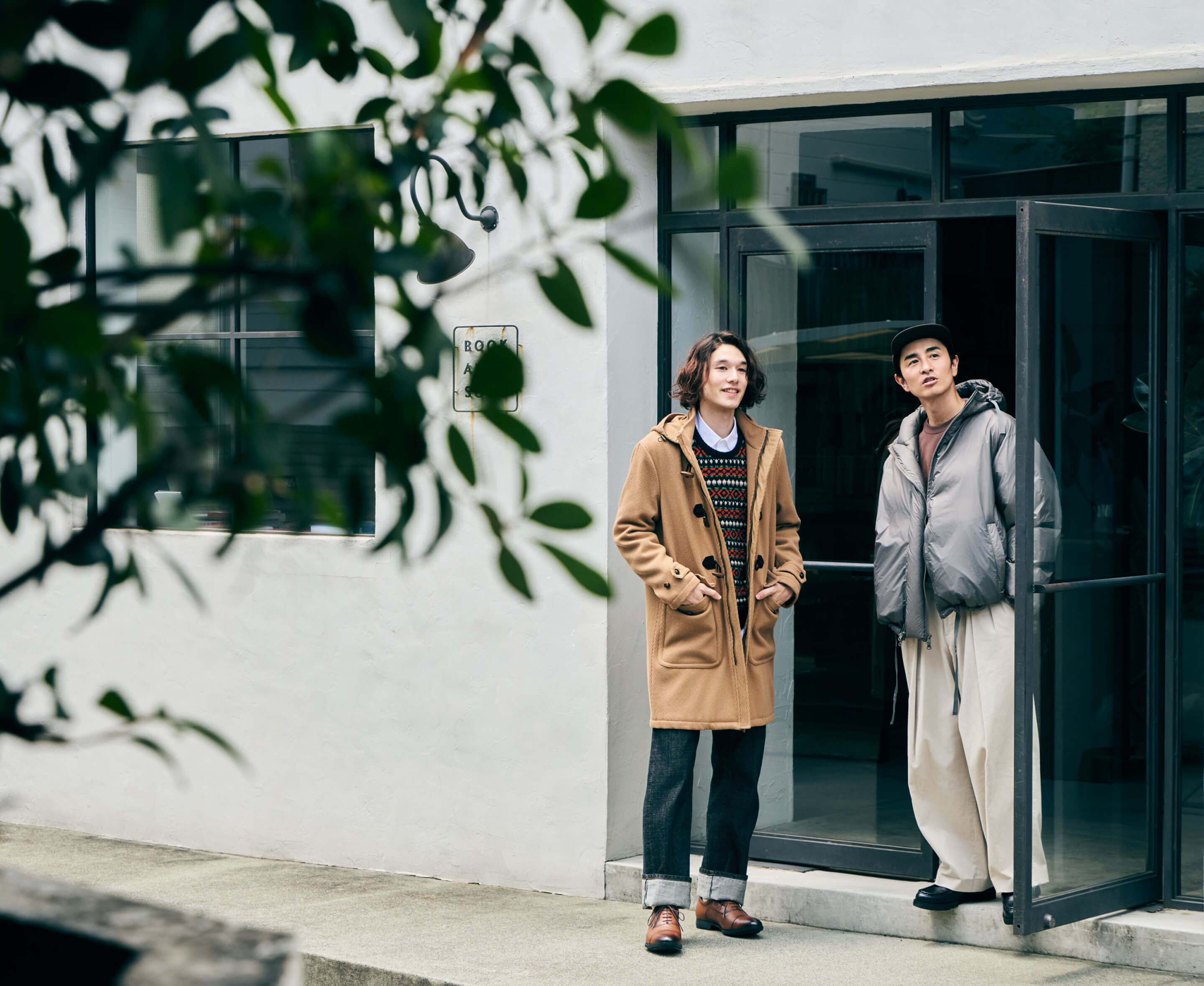 僕らは歩く。楽しいことに出会うため。“スニーカーのような革靴”と一緒に。