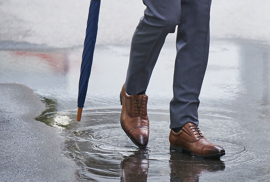 水濡れに強い革靴で雨の日も快適に過ごそう"