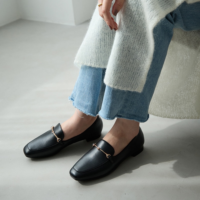 レディスローファーで足元からおしゃれに！選び方とコーデのポイント