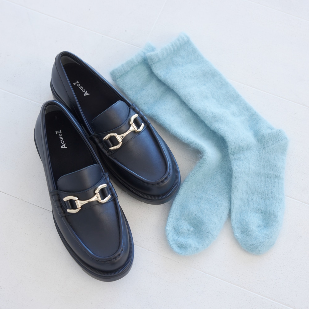 ローファーとモヘア素材ソックス