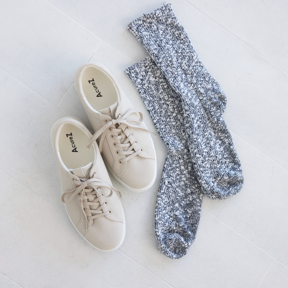 スニーカーと霜降りリブソックス