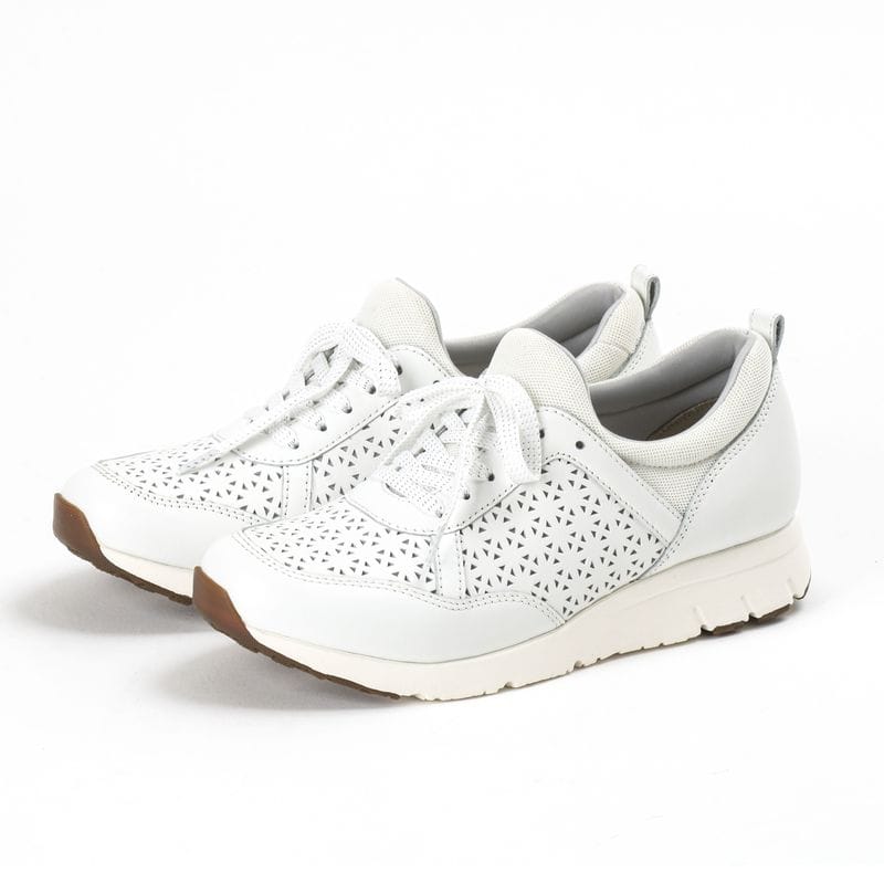 白いレザースニーカー