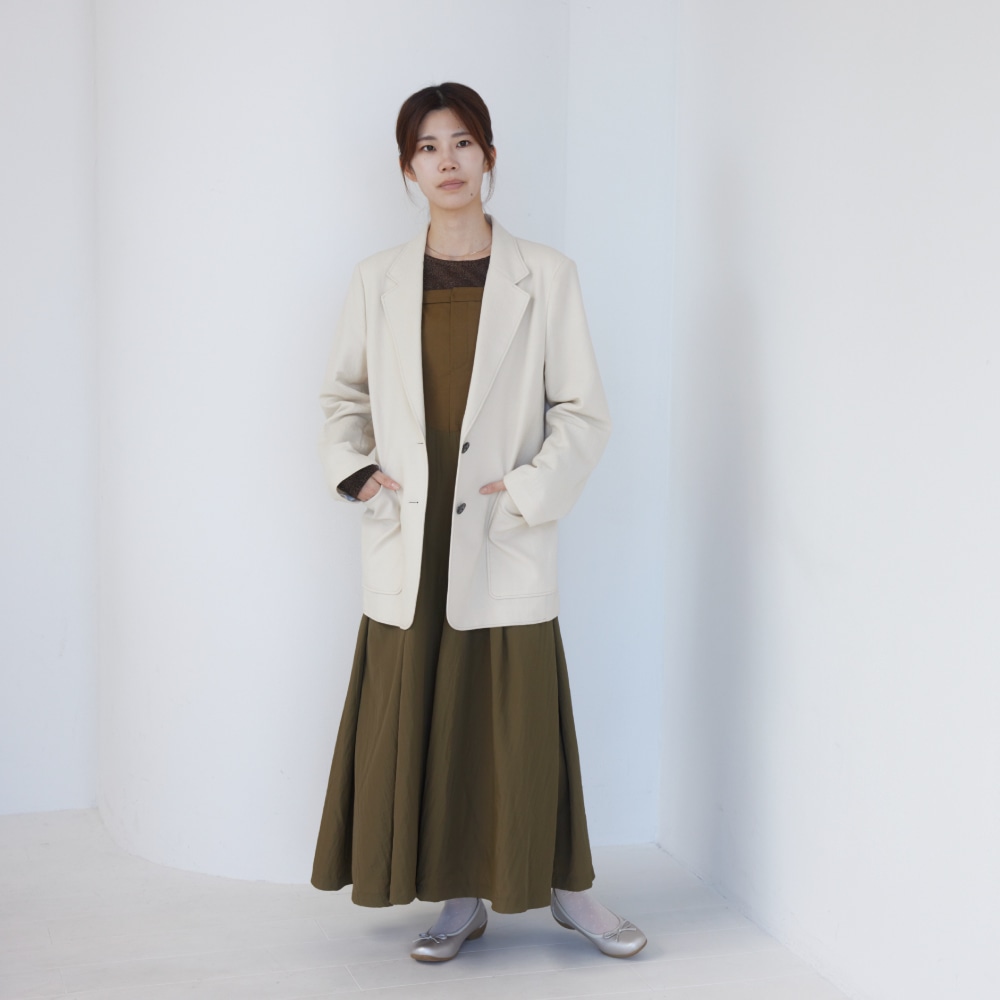 シャンパンカラーのリボンバレエパンプス