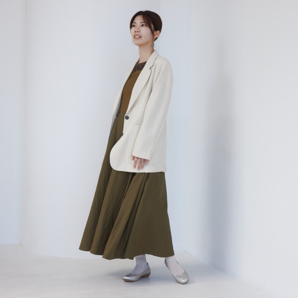 シャンパンカラーのリボンバレエパンプス