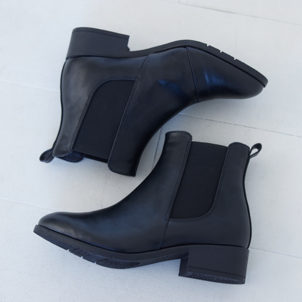 黒のサイドゴアブーツ