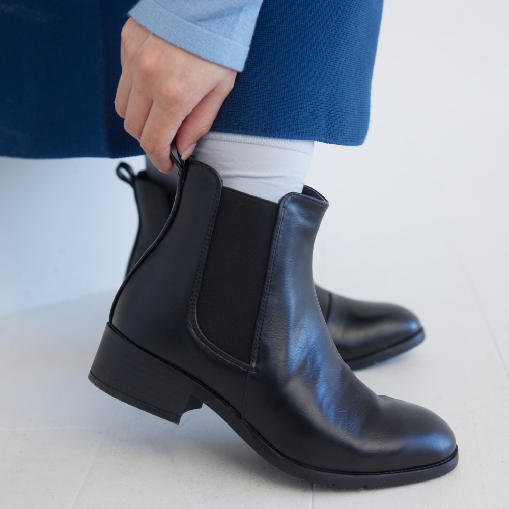 黒のサイドゴアブーツ